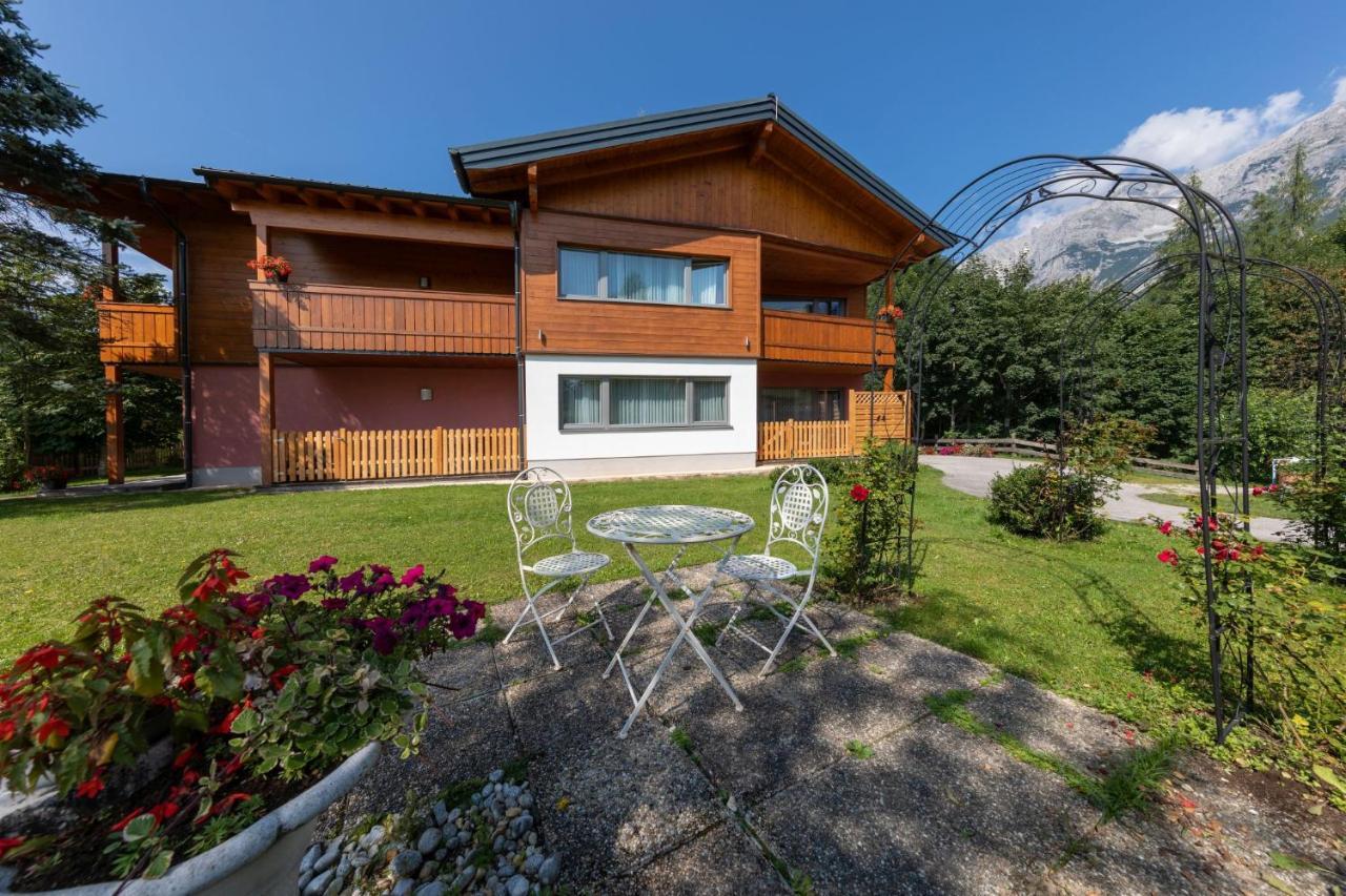 Almfrieden Hotel & Romantikchalet Ramsau am Dachstein Exterior photo